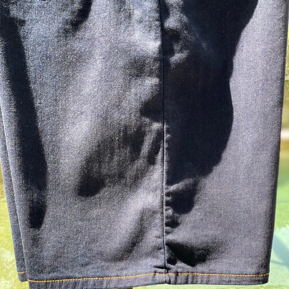 LEVI STRAUSS & CO. 511 SLIM STRETCH JEAN SHORTS - Picture 7 of 9